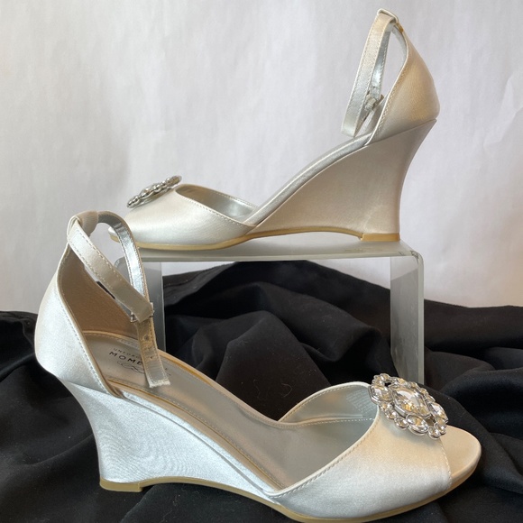 Vintage 90s White Satin Shoes, US 6, New Unworn, Rhinestone Buckle - Picture 2 of 7